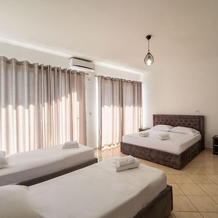 Alnes Hotel Sarandë Buitenkant foto