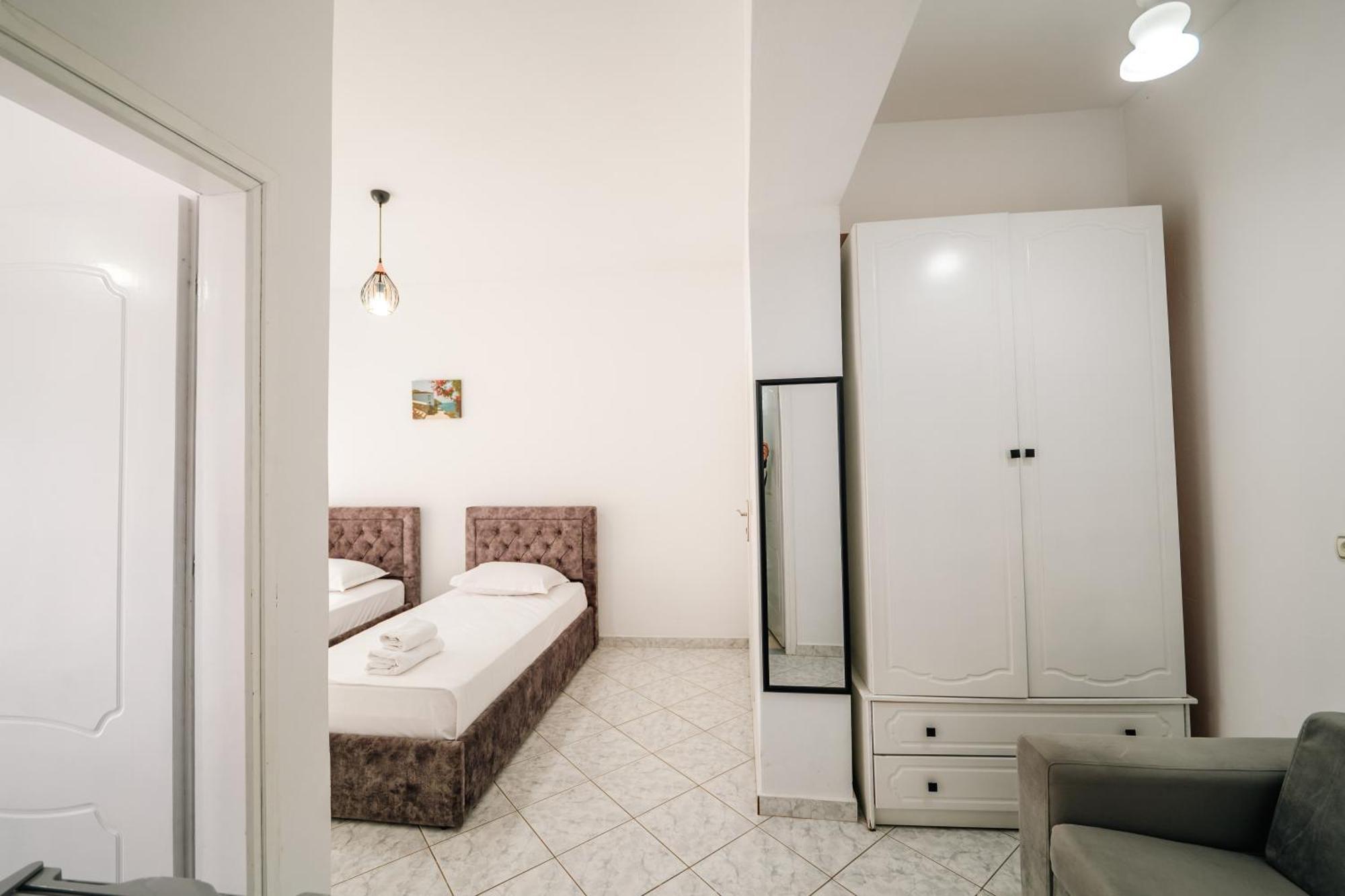 Alnes Hotel Sarandë Buitenkant foto