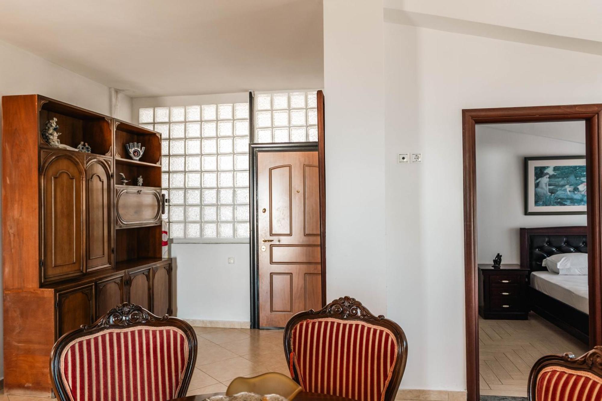 Alnes Hotel Sarandë Buitenkant foto