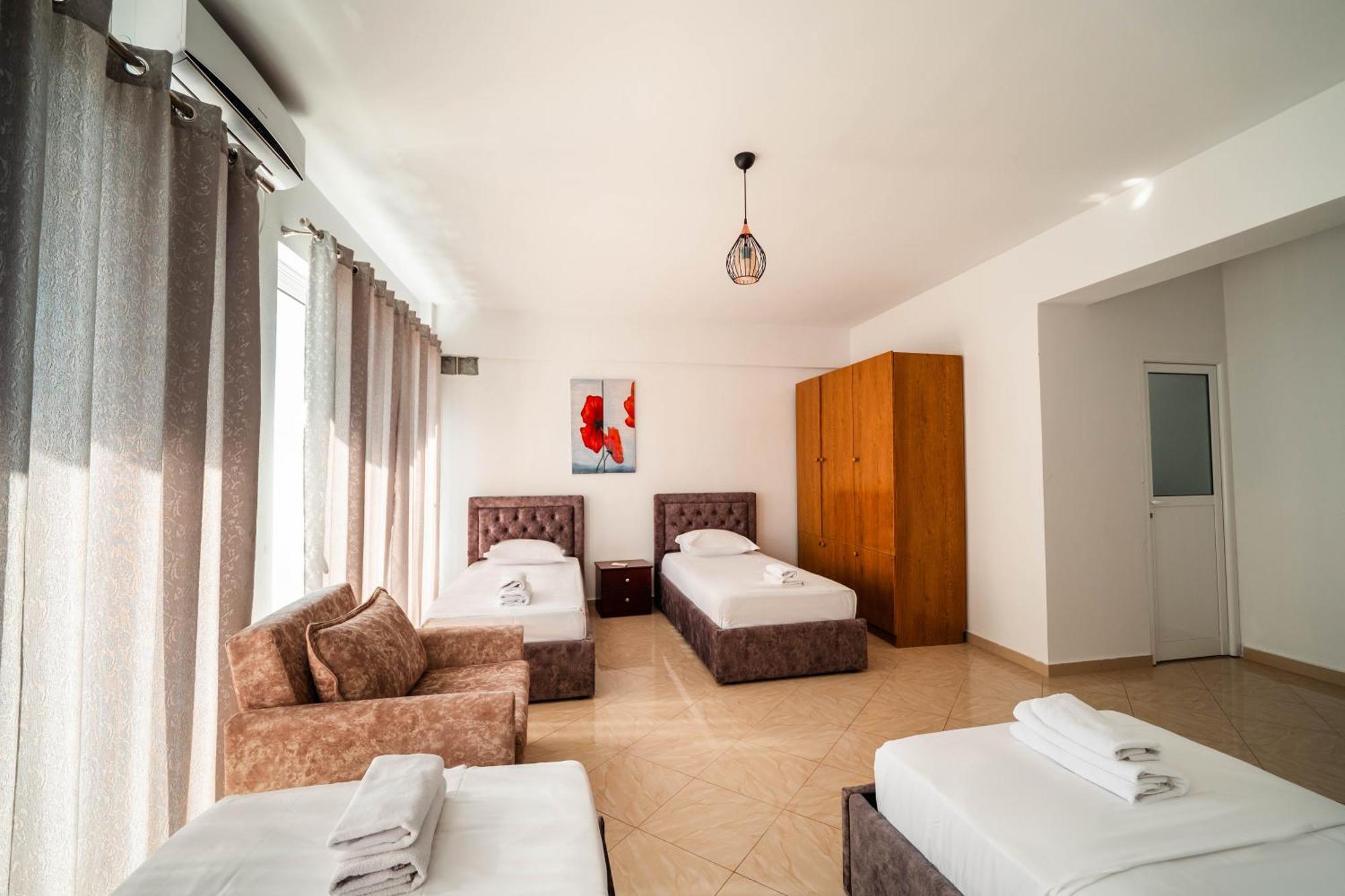 Alnes Hotel Sarandë Buitenkant foto