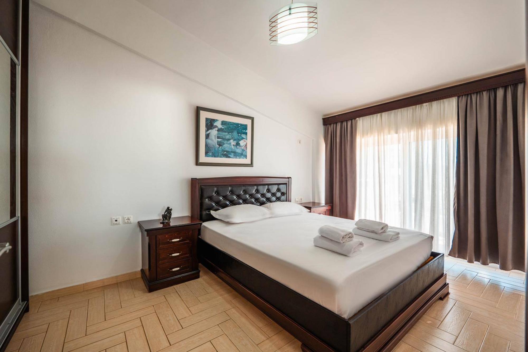 Alnes Hotel Sarandë Buitenkant foto