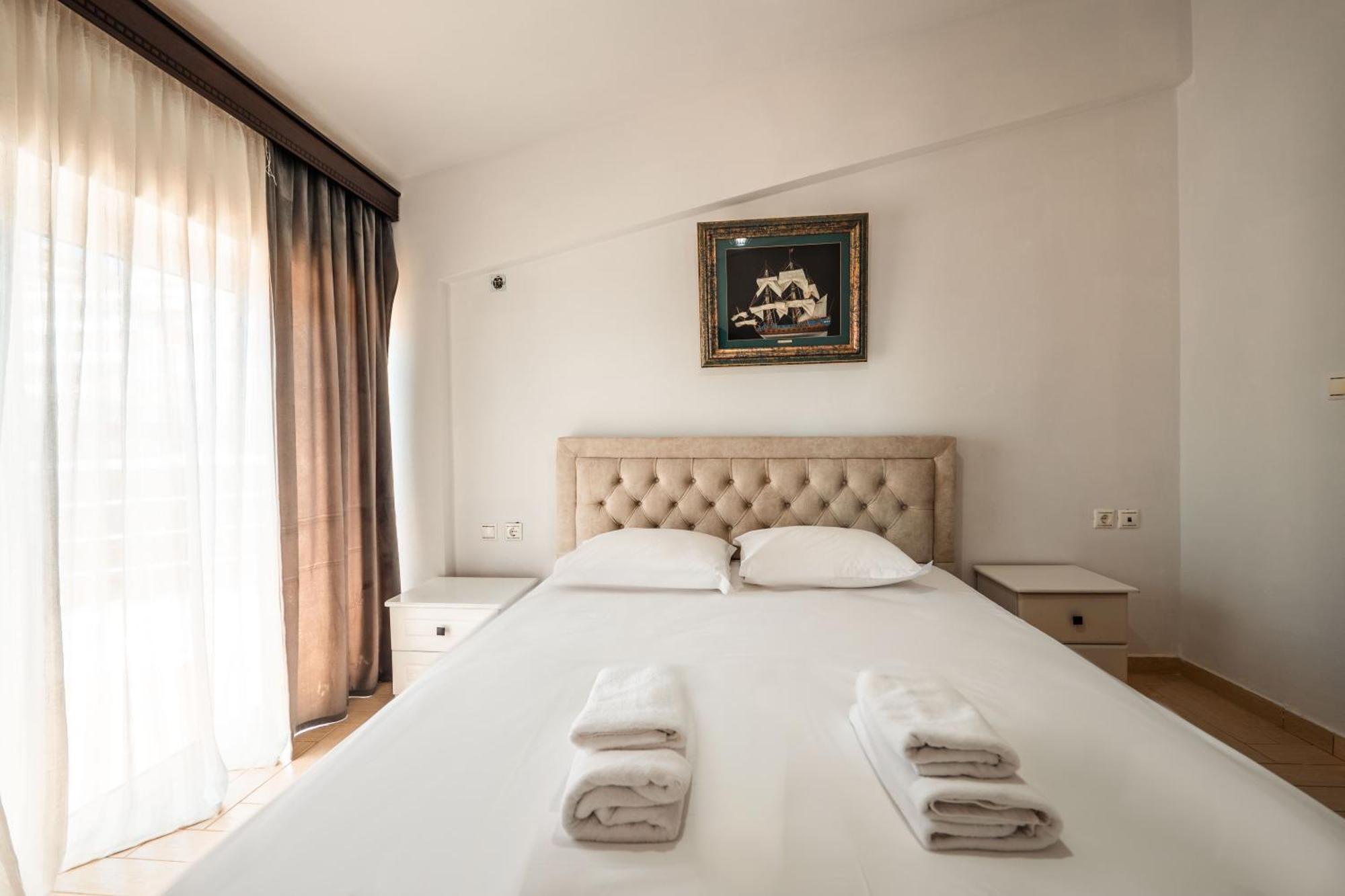 Alnes Hotel Sarandë Buitenkant foto