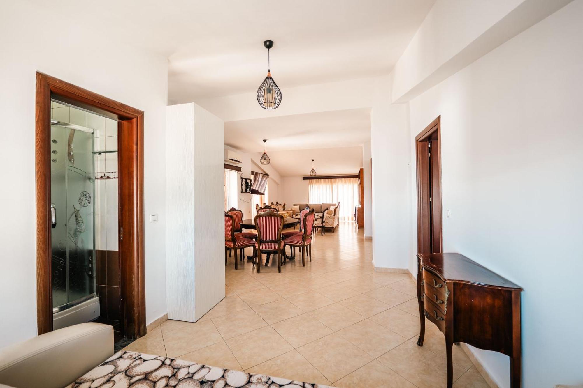Alnes Hotel Sarandë Buitenkant foto