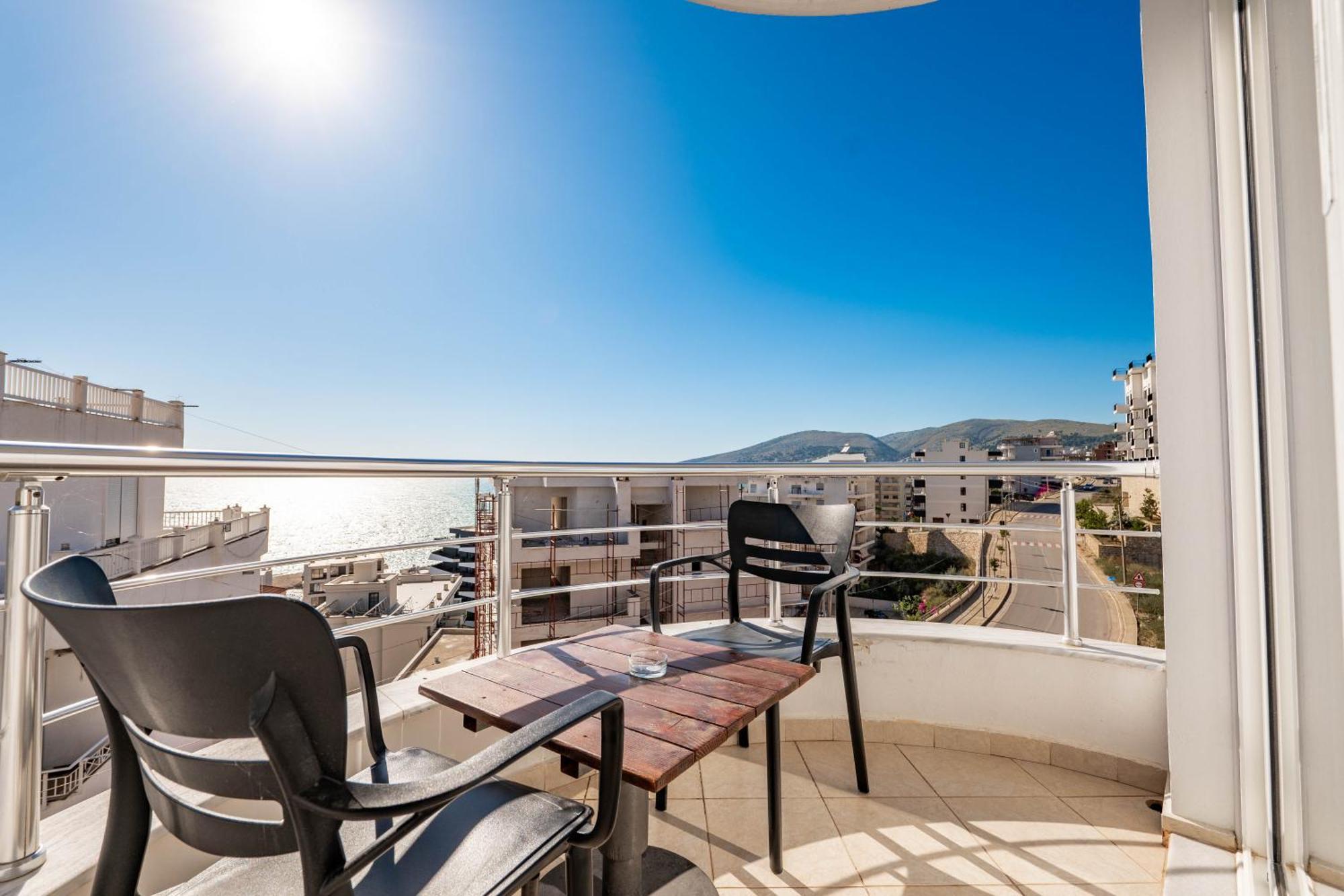 Alnes Hotel Sarandë Buitenkant foto