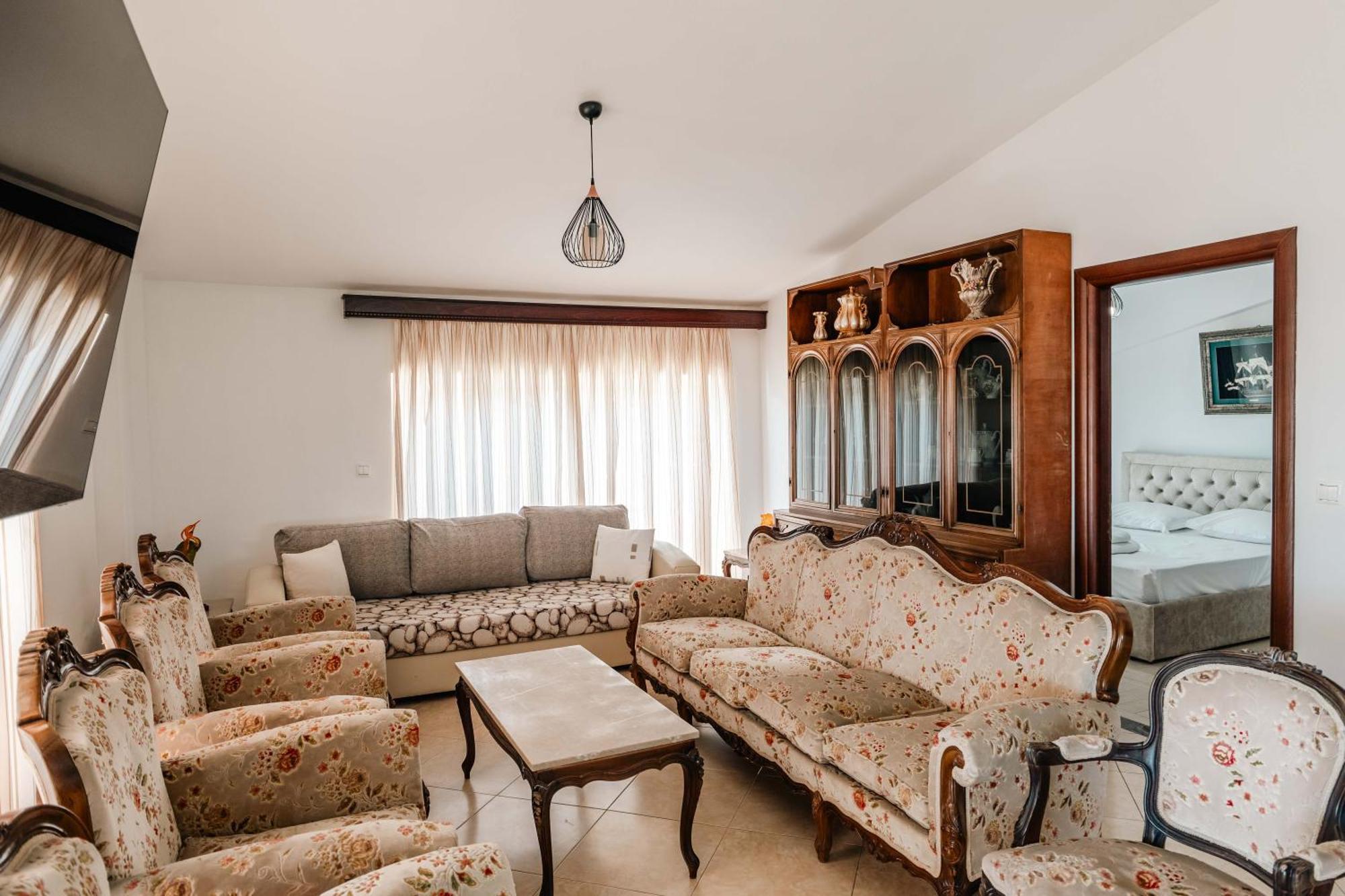 Alnes Hotel Sarandë Buitenkant foto