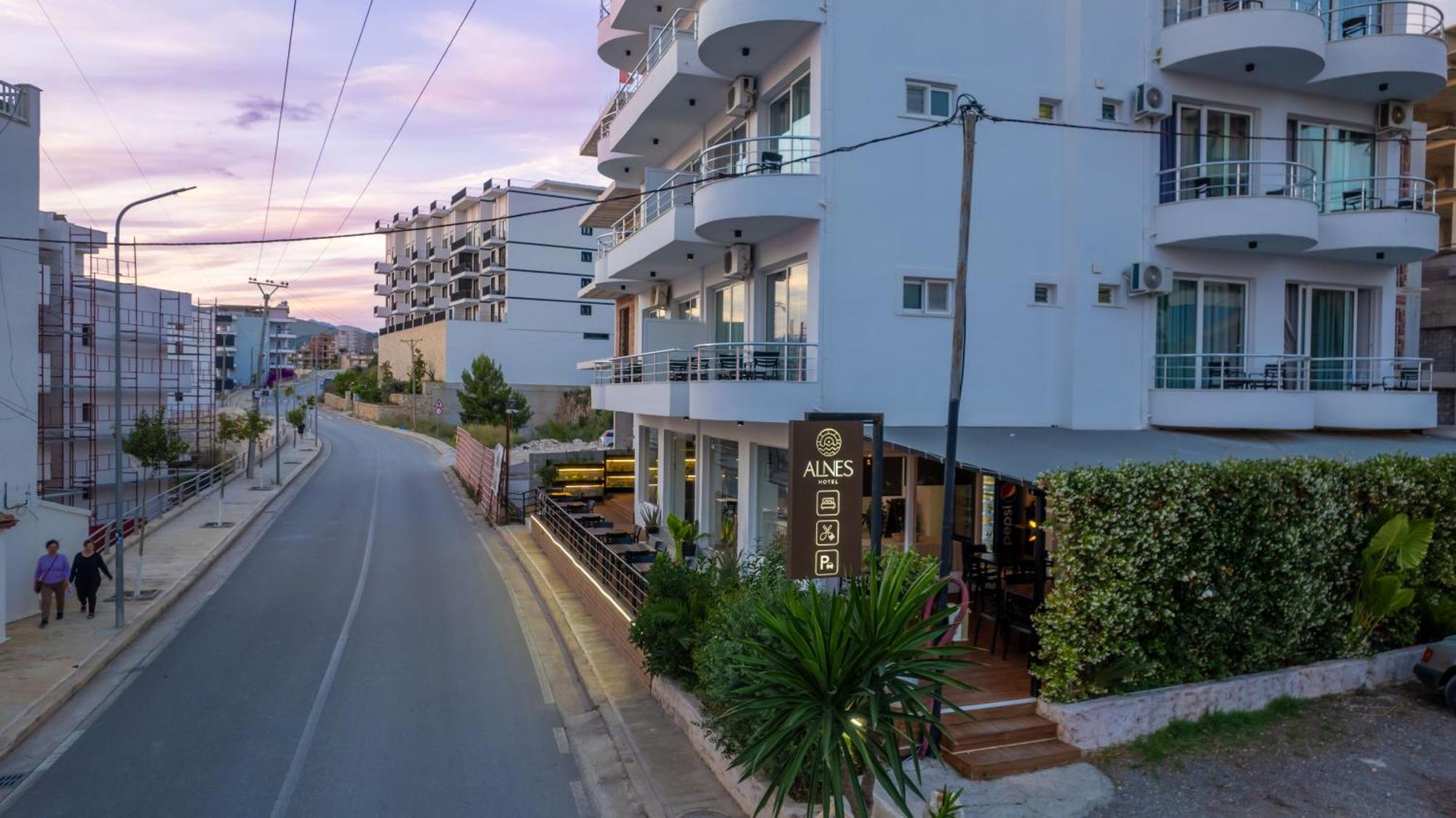 Alnes Hotel Sarandë Buitenkant foto
