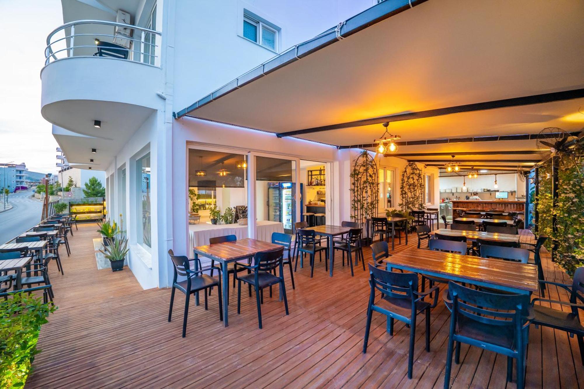 Alnes Hotel Sarandë Buitenkant foto